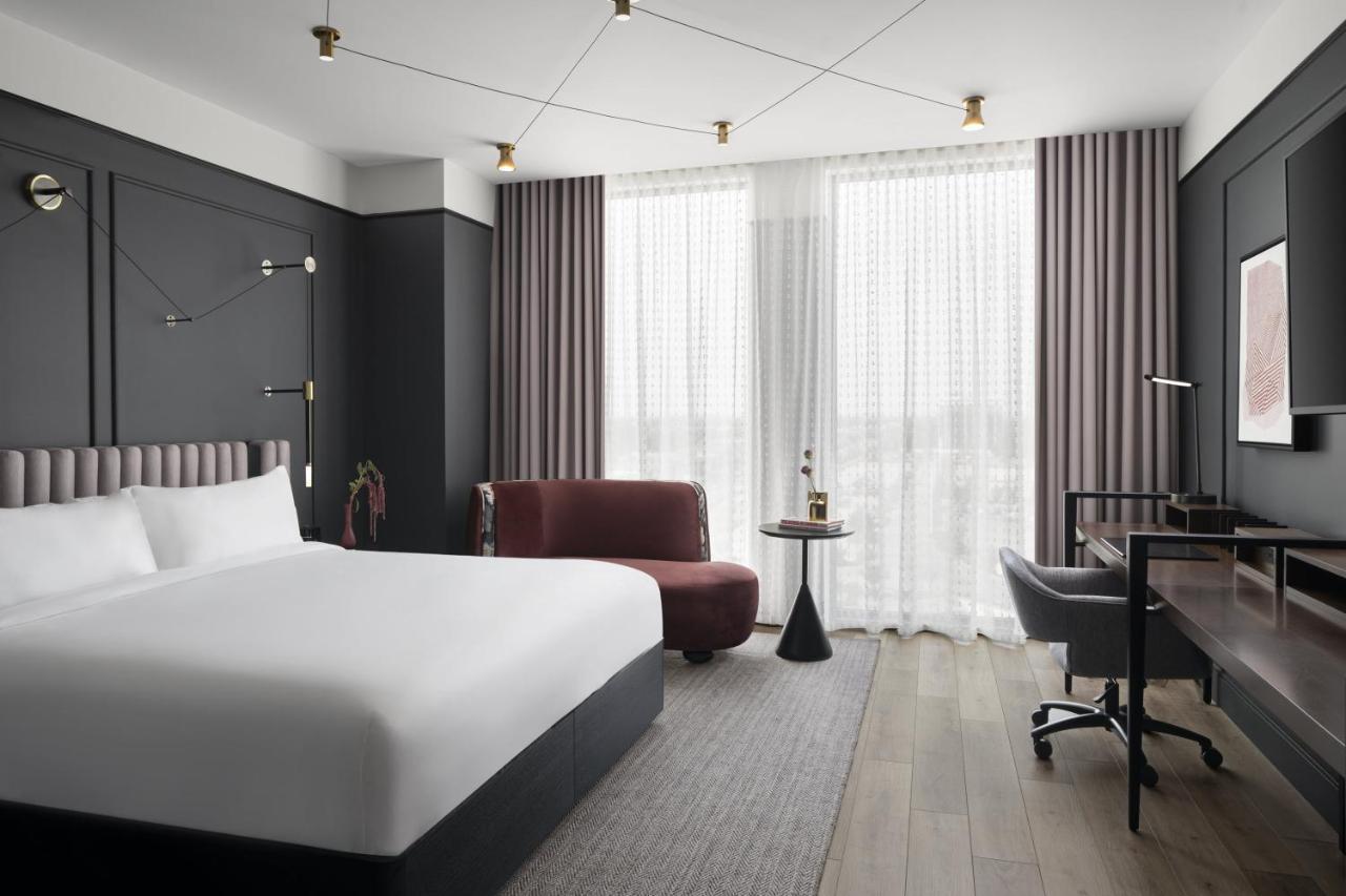 Renaissance Milwaukee West Hotel Wauwatosa Dış mekan fotoğraf