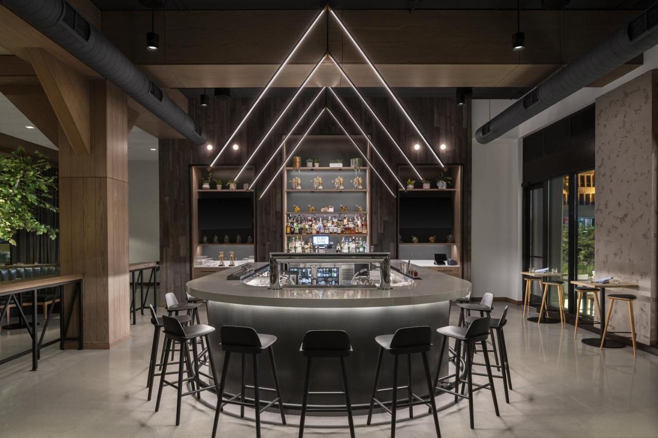 Renaissance Milwaukee West Hotel Wauwatosa Dış mekan fotoğraf