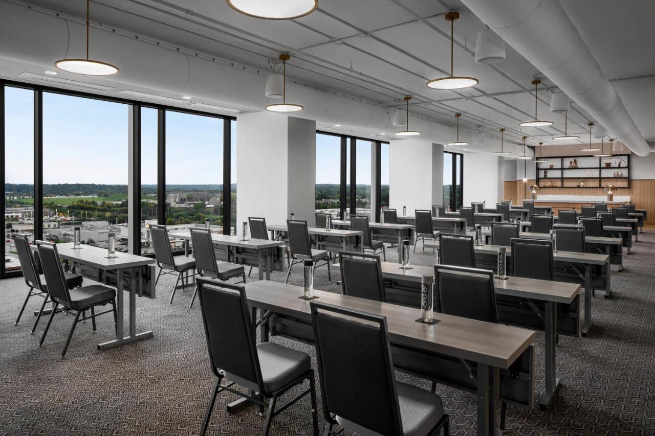 Renaissance Milwaukee West Hotel Wauwatosa Dış mekan fotoğraf